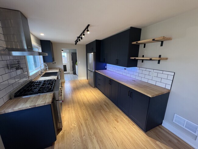 Building Photo - 334 W Willox Ln