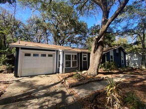 Building Photo - Gorgeous 3 Bedroom 2 Bathroom Single-Family! Freshly Remodeled!