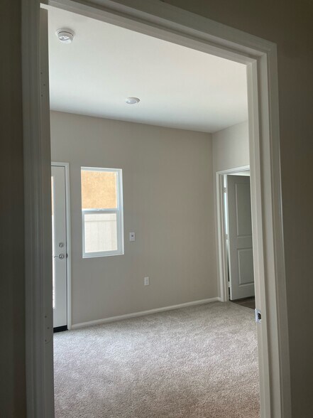 Building Photo - 35289 Sorenstam Dr