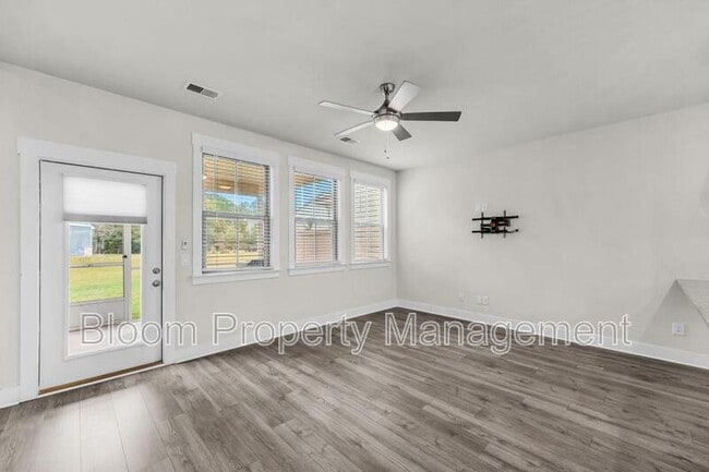 Building Photo - 7770 Park Gate Dr