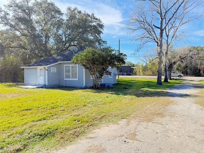 Building Photo - 17119 I-35