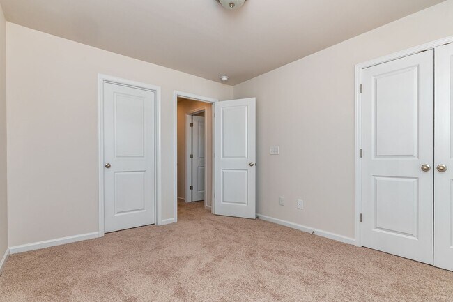 Building Photo - 437 Yellow Fox Rd