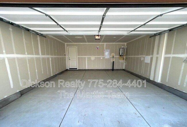 Building Photo - 904 Cascade Range Dr