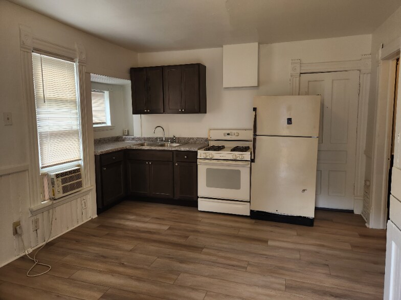 Building Photo - 1575 Coit Ave NE