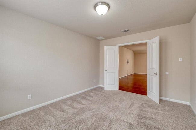 Building Photo - 7400 Longford Trail
