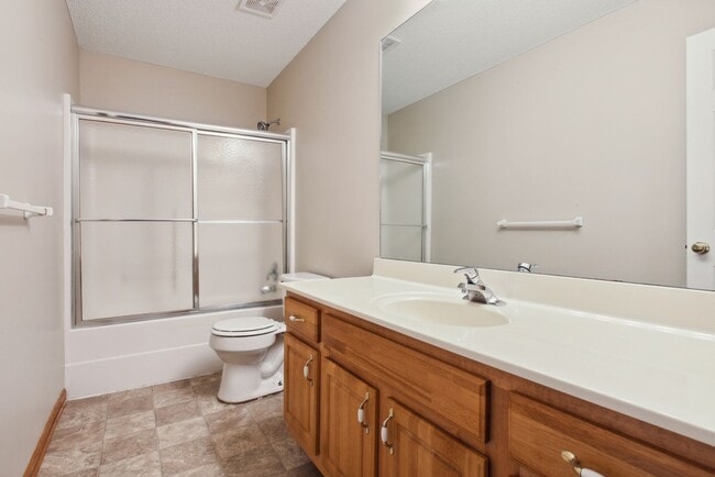 Building Photo - 2 Bedrooms,  1.5 Baths-Grain Valley