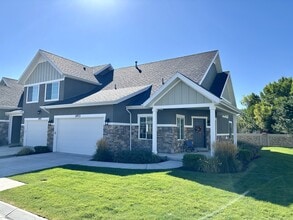 Building Photo - 1973 Park Rim Way