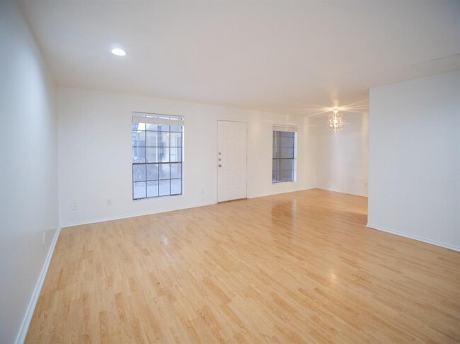 Primary Photo - 2401 Leon St