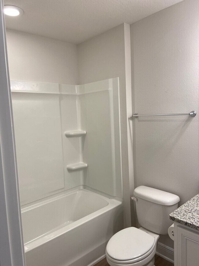 Building Photo - COMMUNITY POOL! Close to Navy base, beach,...