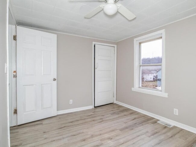 Building Photo - 3 Bedroom Home in Aliquippa