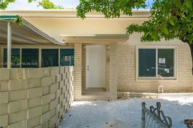 Building Photo - 1701 NW 19th Ave