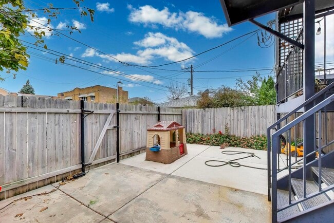 Building Photo - 3320 N Narragansett Ave