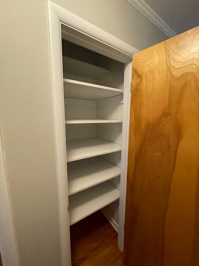Building Photo - Three Bedroom Single Family Home in the Co...