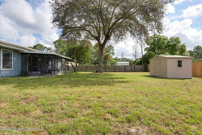 Building Photo - 1198 Altamira St NW
