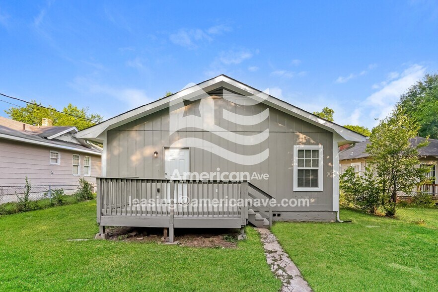 Building Photo - 7110 1st Ave S