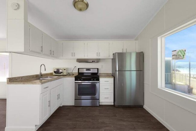 Building Photo - 428 4th Ave