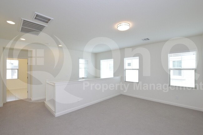 Building Photo - 953 W Yellowstone Way