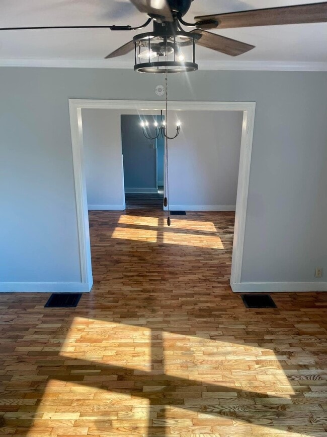 Building Photo - 411 Matthews Ave