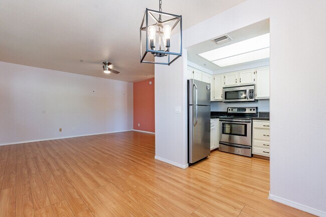 Building Photo - Chandler's Best-Kept Secret: Spacious Cond...