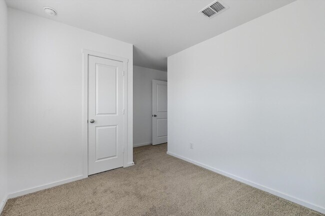 Building Photo - 924 Blue Heron Dr