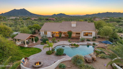 Building Photo - 5910 E Cielo Run S