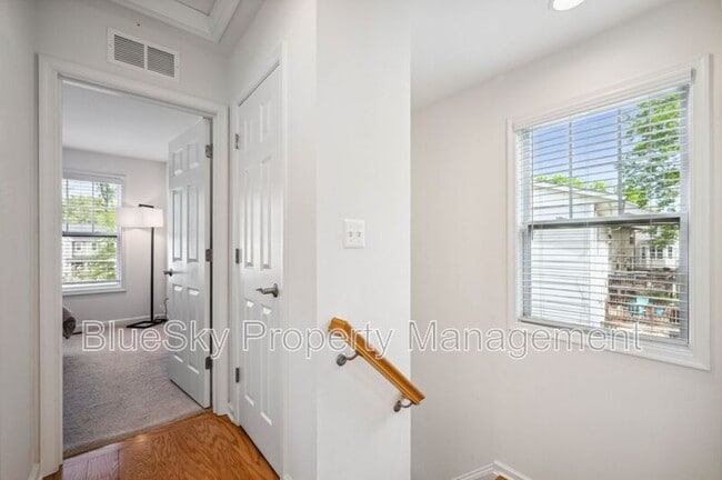 Building Photo - 132 Longwood Dr