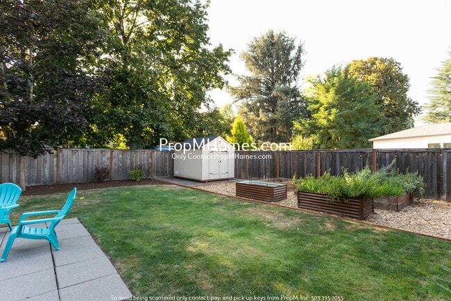 Building Photo - 503 NE Birchwood Terrace