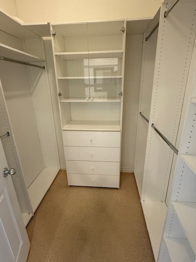 Building Photo - 3bdr Home located in the Prestigious Gated...