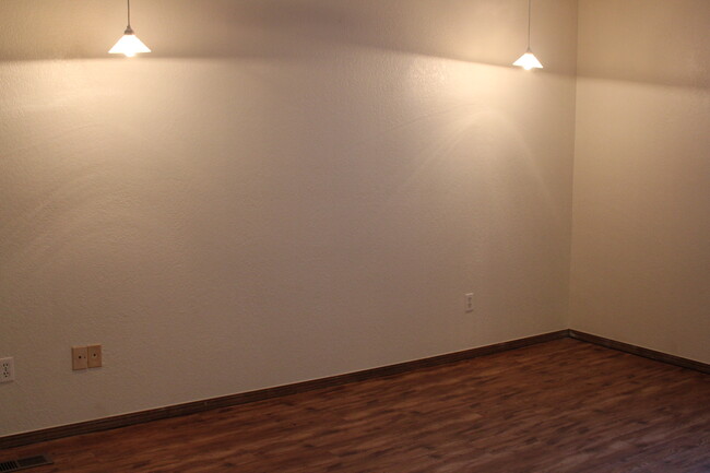 Building Photo - 517 Partridge Ln