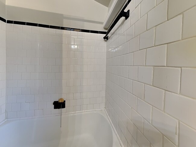 Building Photo - 414 Spring Ave