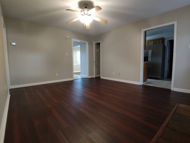Building Photo - 602 Sand Ridge Rd