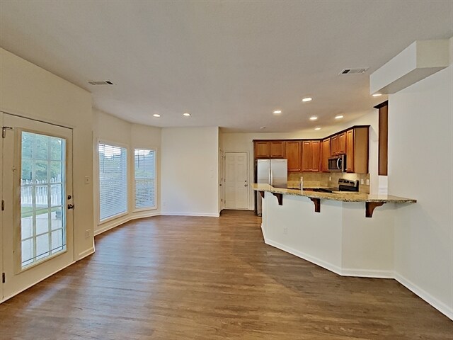 Building Photo - 46 Eastlake Landing