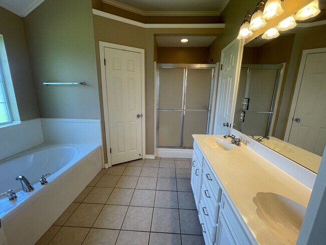Building Photo - Beautiful Home Located In North Bossier