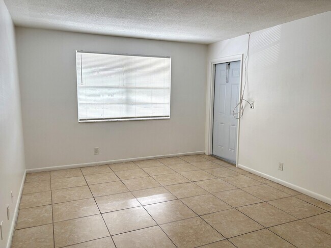 Building Photo - 491 NW 42nd Ave