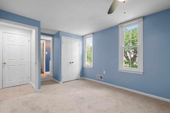 Building Photo - 5 Bed 3 Bath - Rockville Colonial - Update...