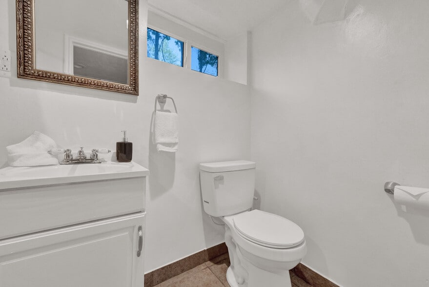 Building Photo - 369 N 300 W