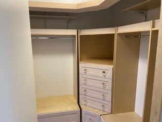 WALK-IN CLOSET - 608 NW 13th St
