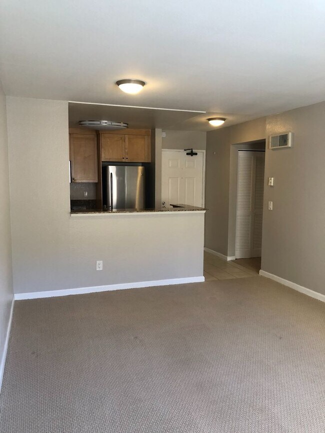 Building Photo - 1 BED/1 BATH CONDO NEAR LA JOLLA VILLAGE