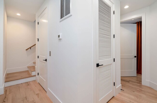 Building Photo - 48 Fern Ave