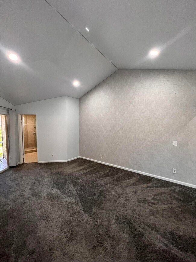 Building Photo - 6614 Via Regina