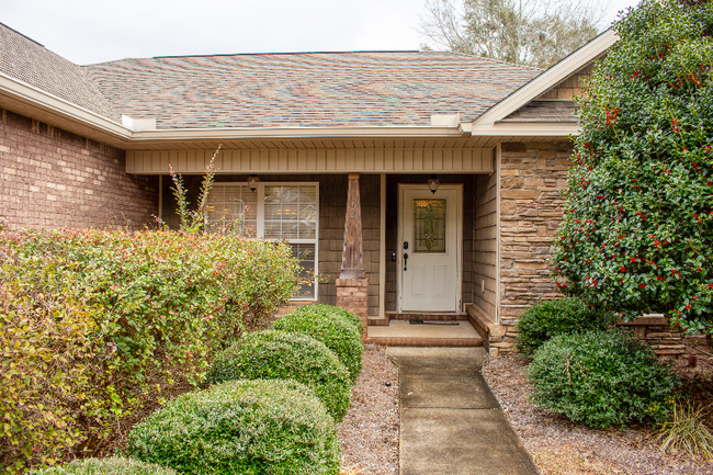 Building Photo - 104 Sagewood Ln