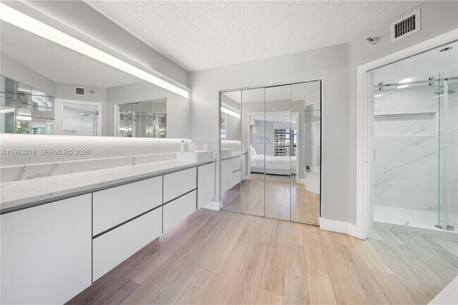 Building Photo - 3530 Mystic Pointe Dr