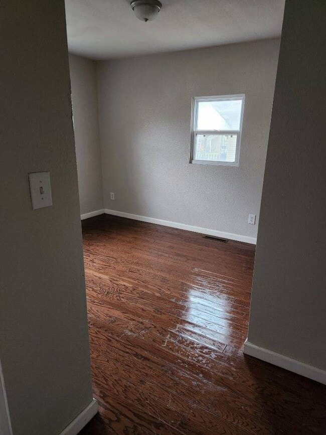 Building Photo - AVAILABLE NOW!! Cozy 2-Bedroom Home with Big Yard – Pet Friendly