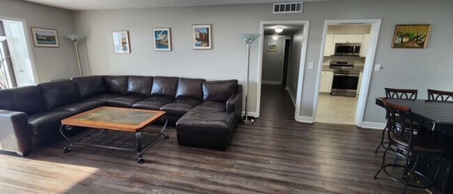 Building Photo - Newly Renovated Condo Located In Highly Desirable Area Of Forest Acres!