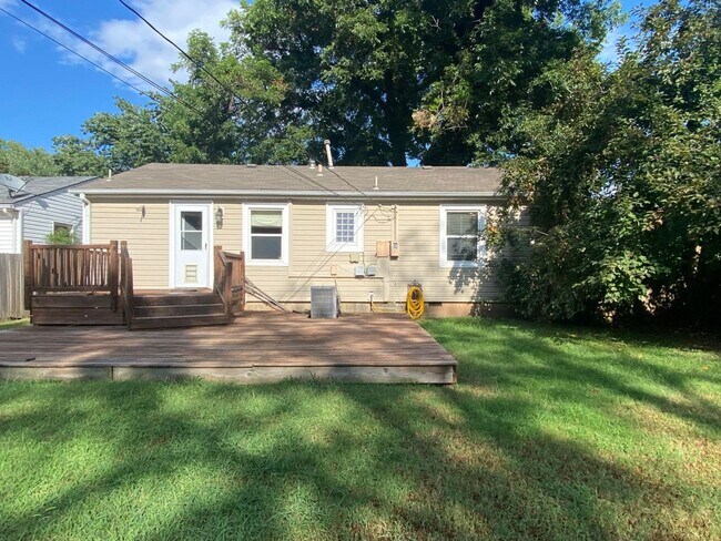 Building Photo - Close to Brookside & Riverparks!!