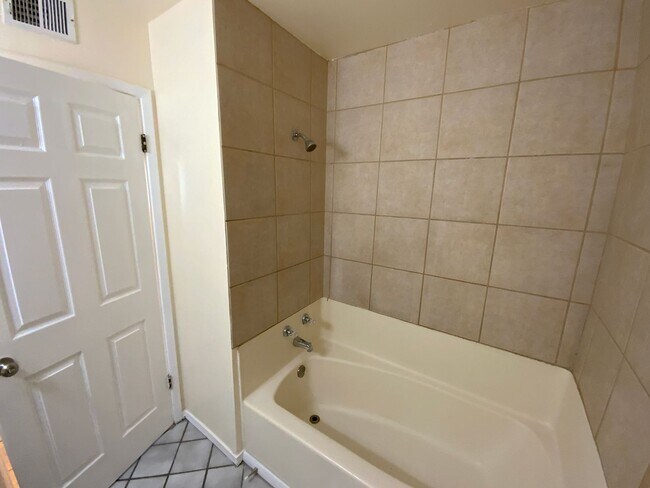 Building Photo - 4 Bedroom Single Story Home Available Near Tramway Blvd NE & Lomas Blvd NE!