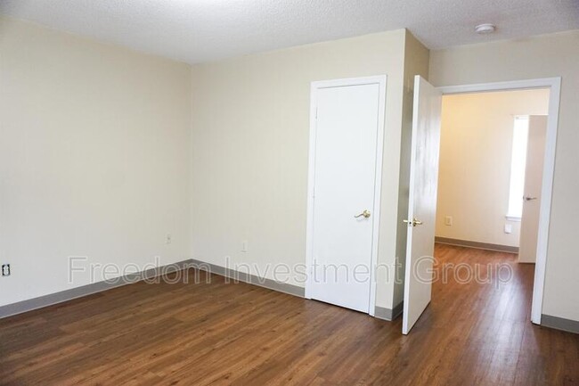Building Photo - 735 Sanquine Way