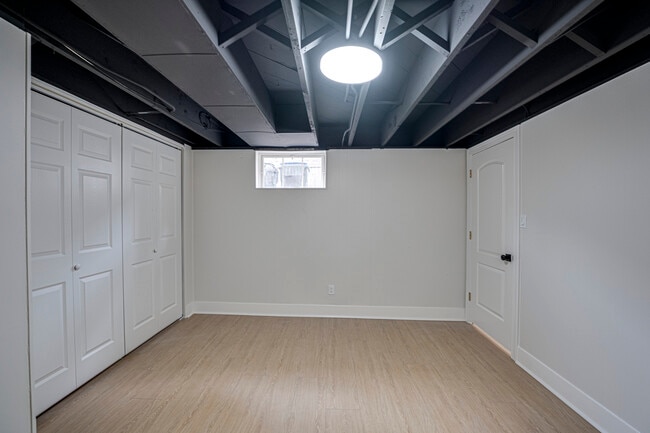 Building Photo - 219 Spring Ave