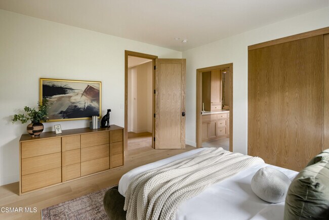 Building Photo - 24005 Clarington Dr