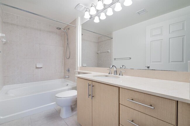 Building Photo - 2421 NE 65th St